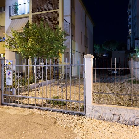 B&B Foscolo Llido Degli Estensi Bagian luar foto