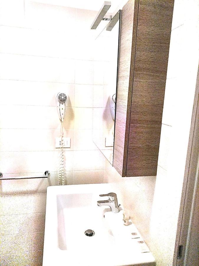 B&B Foscolo Llido Degli Estensi Bagian luar foto
