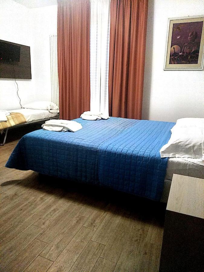 B&B Foscolo Llido Degli Estensi Bagian luar foto