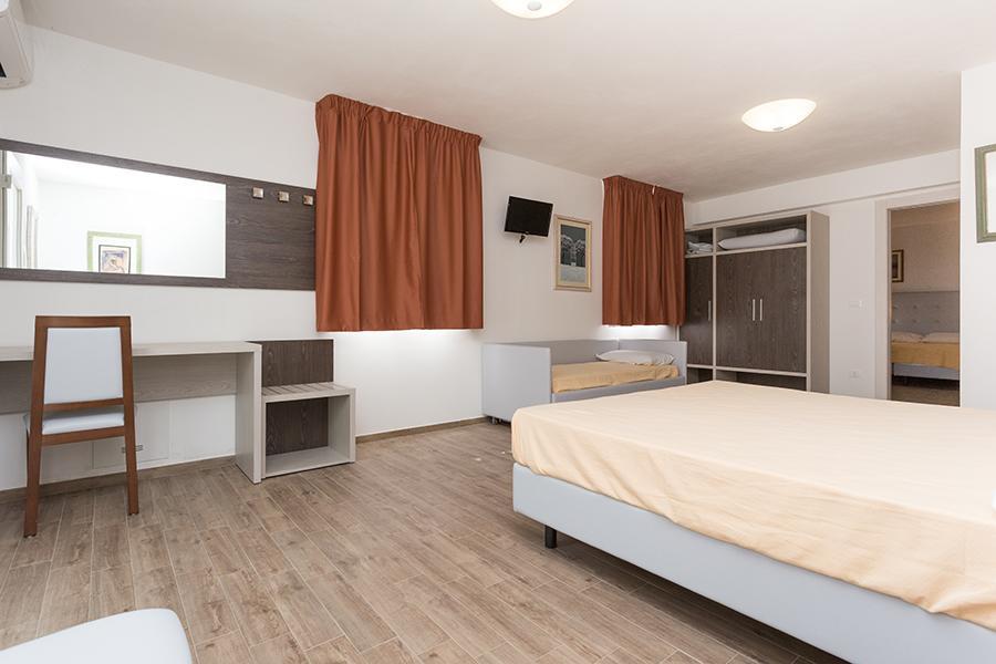 B&B Foscolo Llido Degli Estensi Bagian luar foto