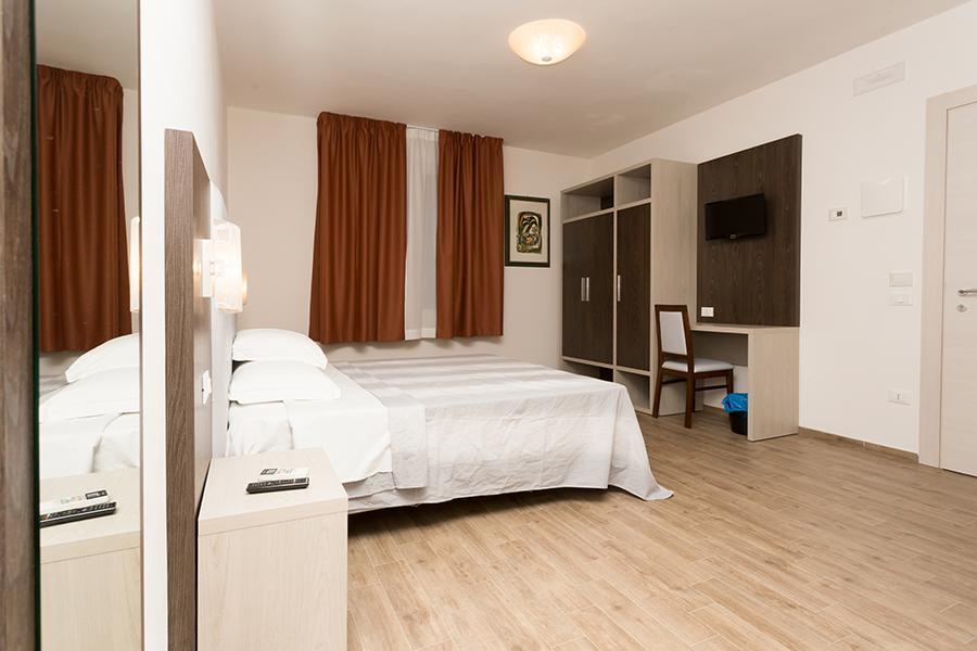 B&B Foscolo Llido Degli Estensi Bagian luar foto