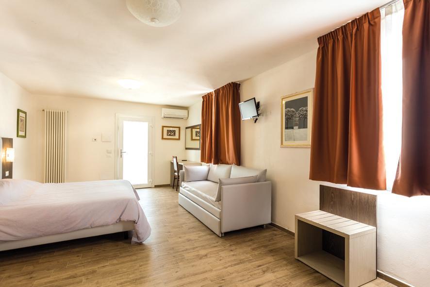 B&B Foscolo Llido Degli Estensi Bagian luar foto